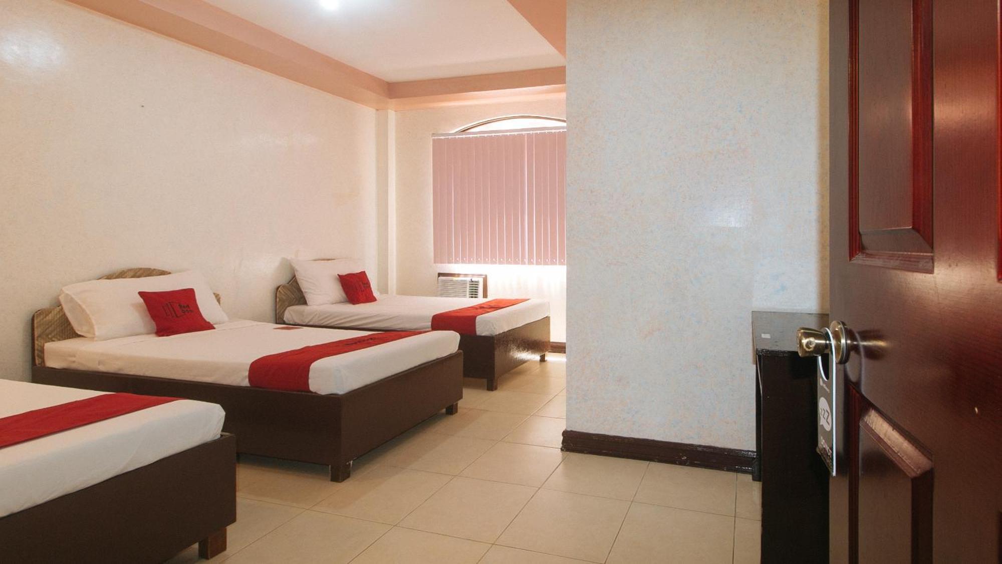 Reddoorz At Coco Grove Tourist Inn بنغلاو المظهر الخارجي الصورة