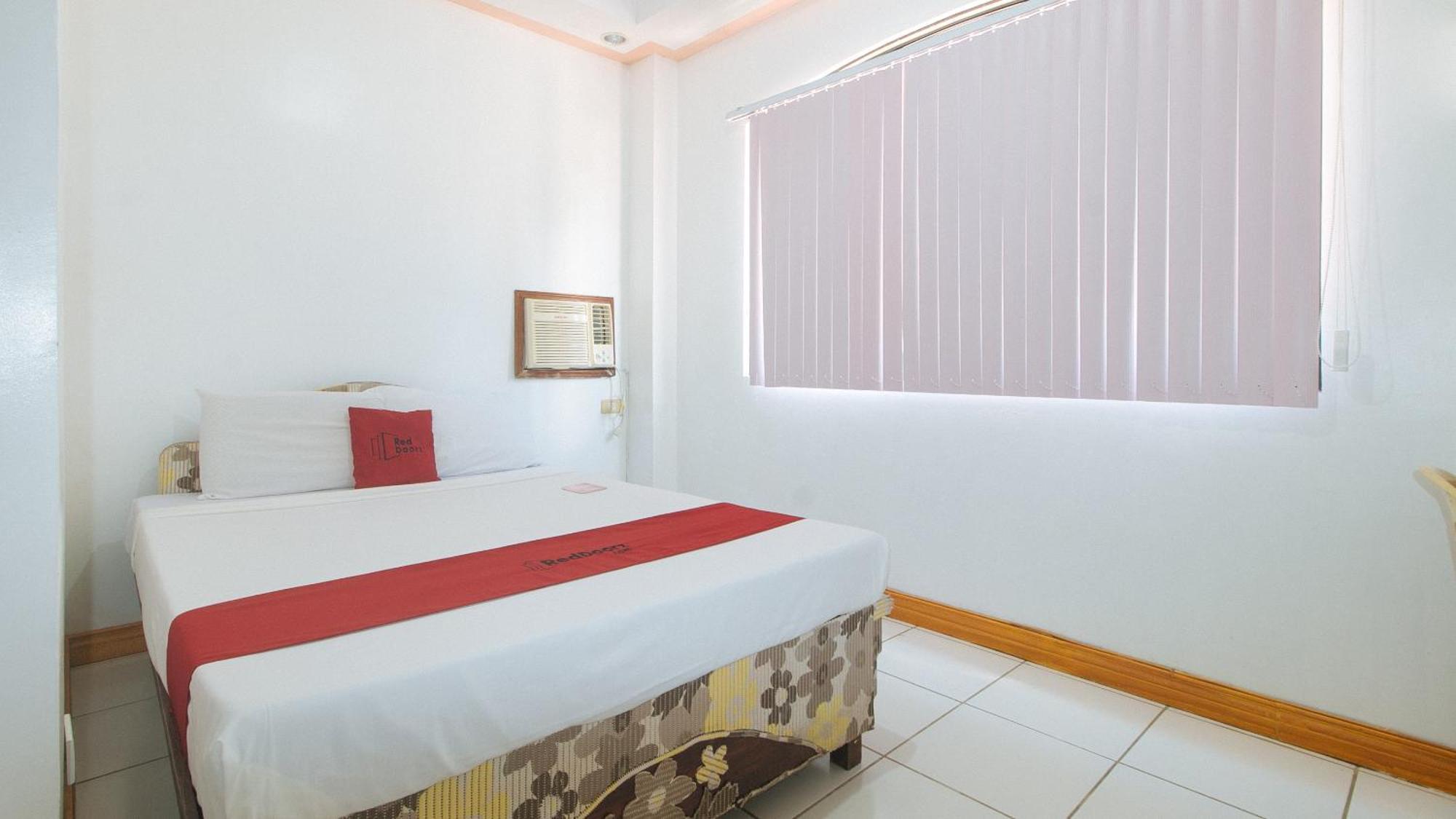Reddoorz At Coco Grove Tourist Inn بنغلاو المظهر الخارجي الصورة