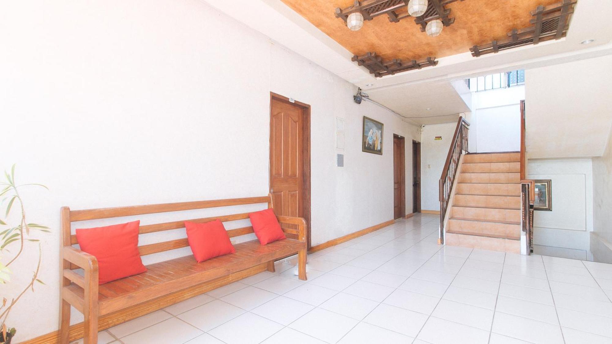 Reddoorz At Coco Grove Tourist Inn بنغلاو المظهر الخارجي الصورة