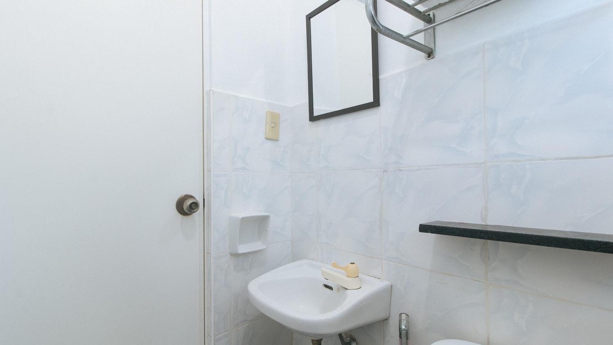 Reddoorz At Coco Grove Tourist Inn بنغلاو المظهر الخارجي الصورة