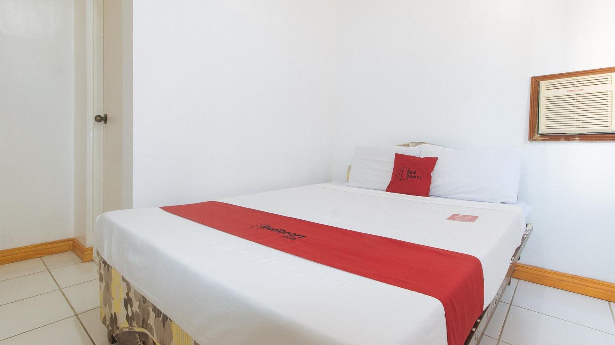 Reddoorz At Coco Grove Tourist Inn بنغلاو المظهر الخارجي الصورة