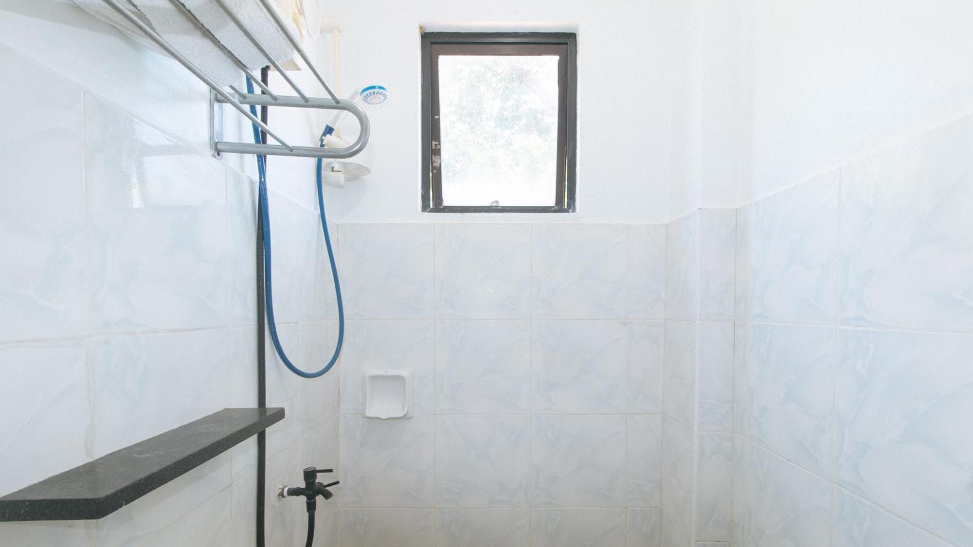 Reddoorz At Coco Grove Tourist Inn بنغلاو المظهر الخارجي الصورة