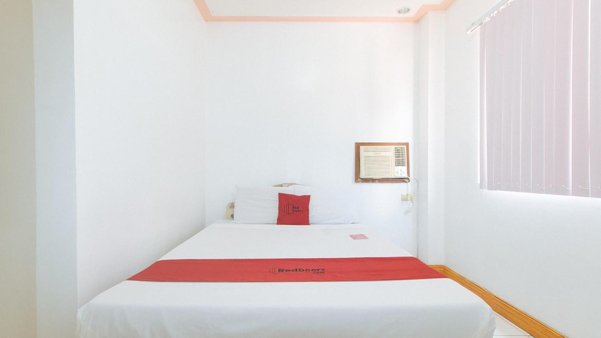 Reddoorz At Coco Grove Tourist Inn بنغلاو المظهر الخارجي الصورة