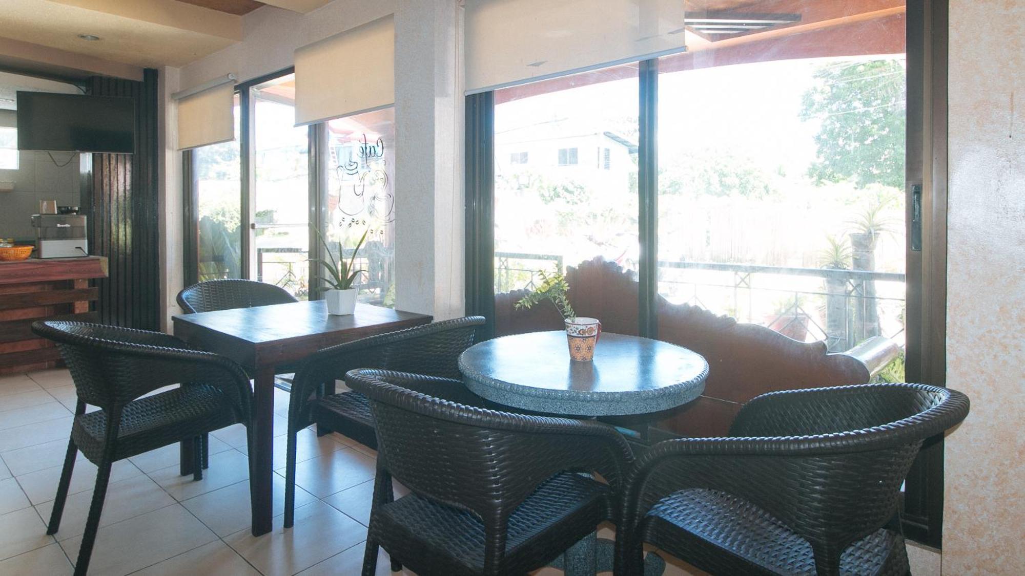 Reddoorz At Coco Grove Tourist Inn بنغلاو المظهر الخارجي الصورة