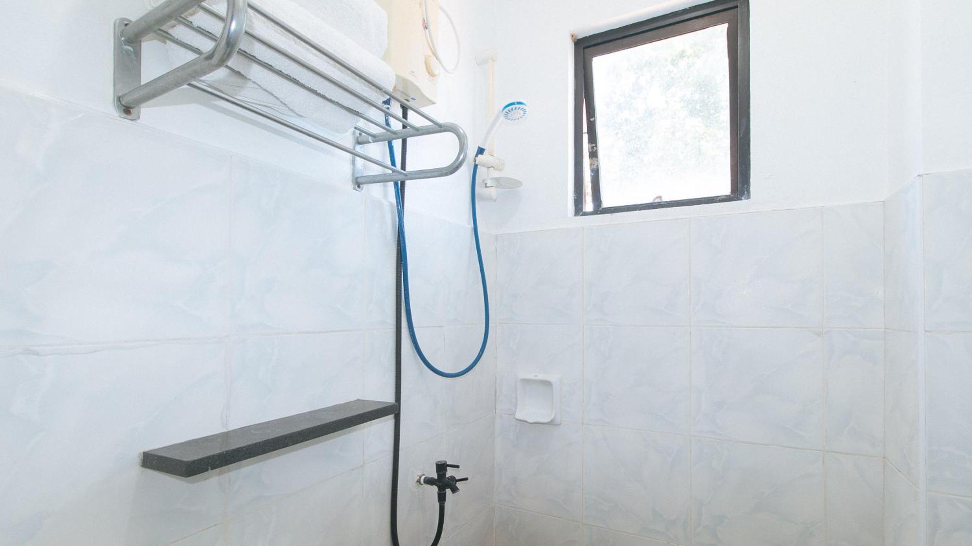 Reddoorz At Coco Grove Tourist Inn بنغلاو المظهر الخارجي الصورة