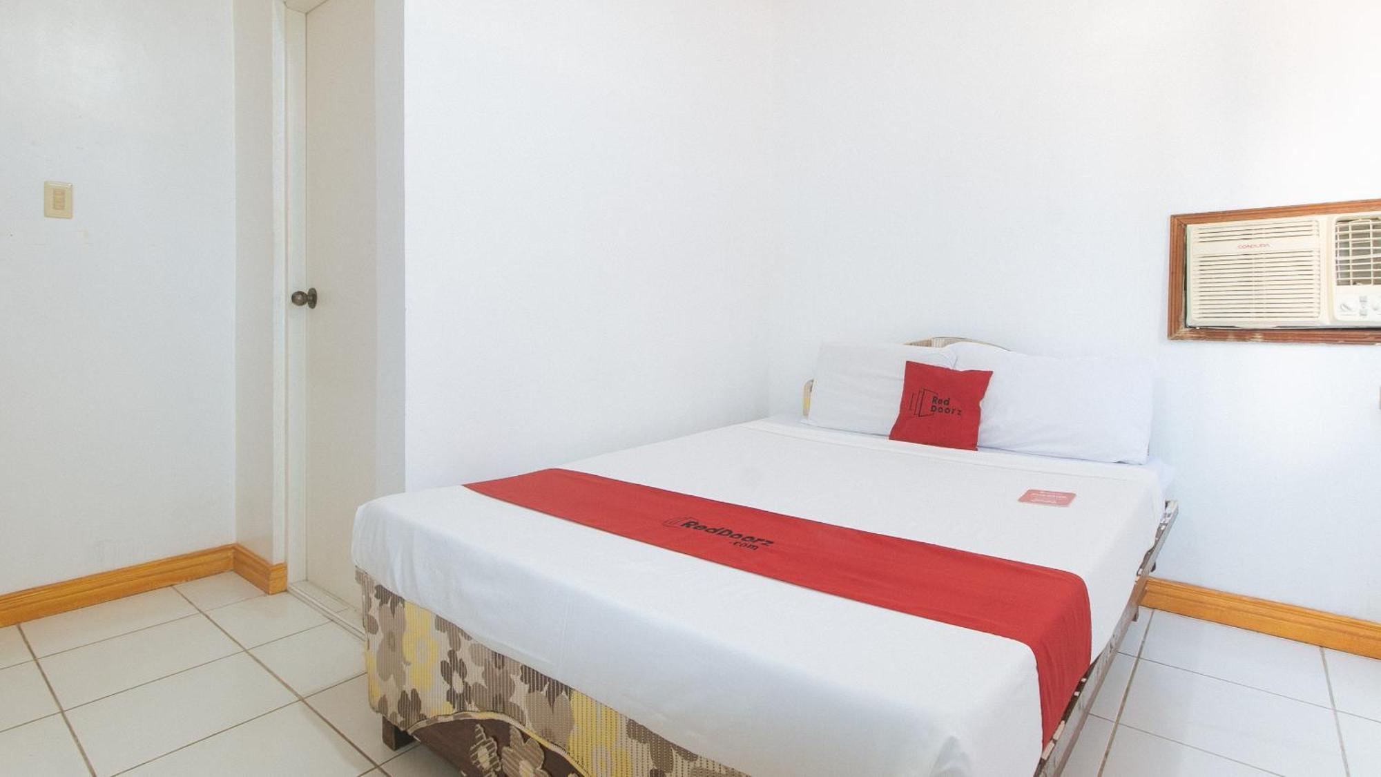 Reddoorz At Coco Grove Tourist Inn بنغلاو المظهر الخارجي الصورة