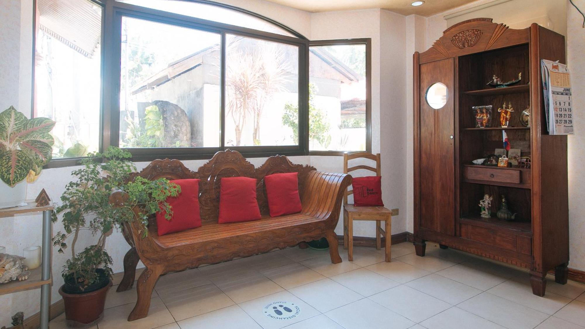 Reddoorz At Coco Grove Tourist Inn بنغلاو المظهر الخارجي الصورة
