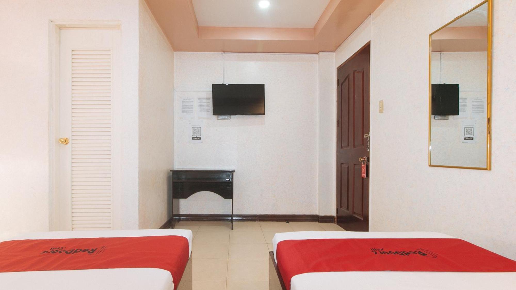 Reddoorz At Coco Grove Tourist Inn بنغلاو المظهر الخارجي الصورة