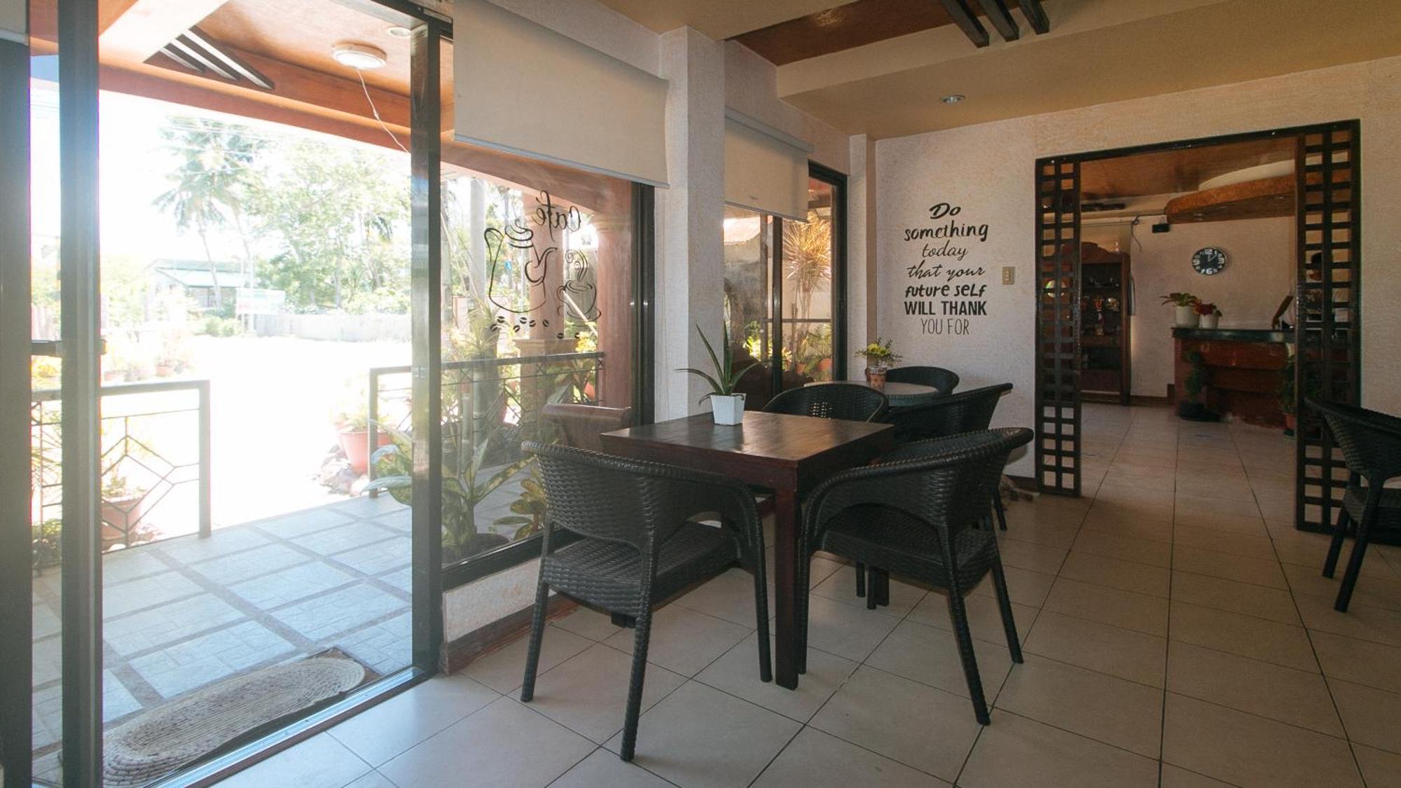 Reddoorz At Coco Grove Tourist Inn بنغلاو المظهر الخارجي الصورة